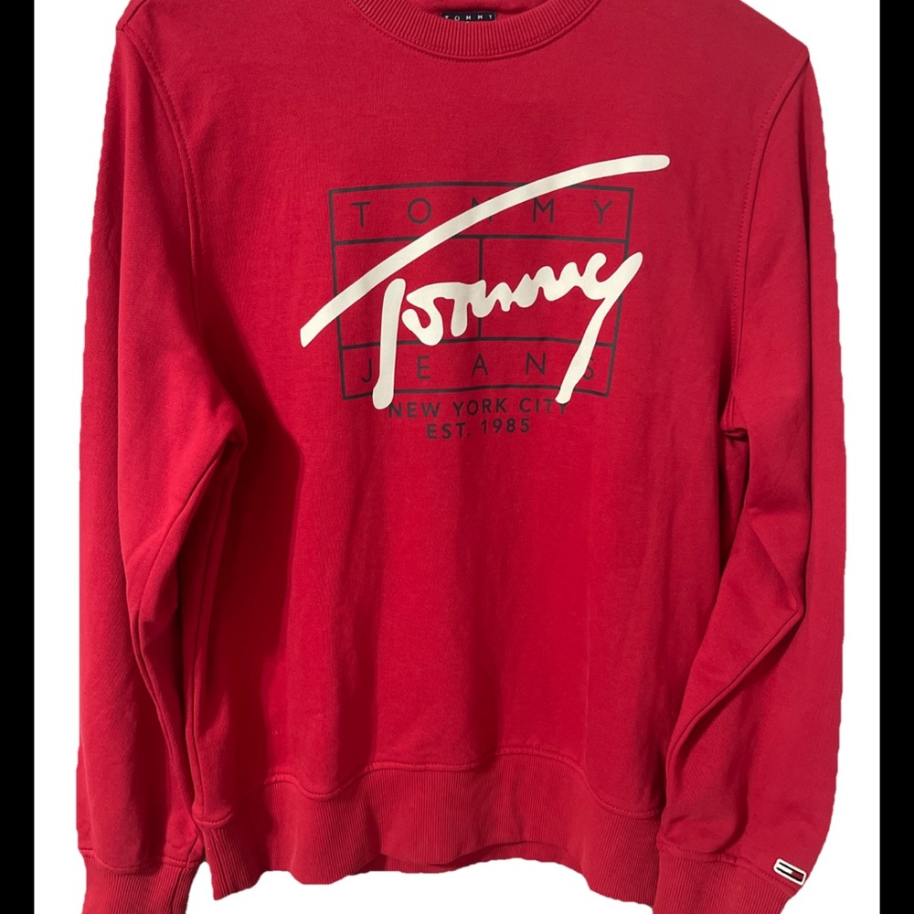 Tommy Jeans Signature Crew Sweatshirt In Bold Red with Graphic Logo. Size Medium